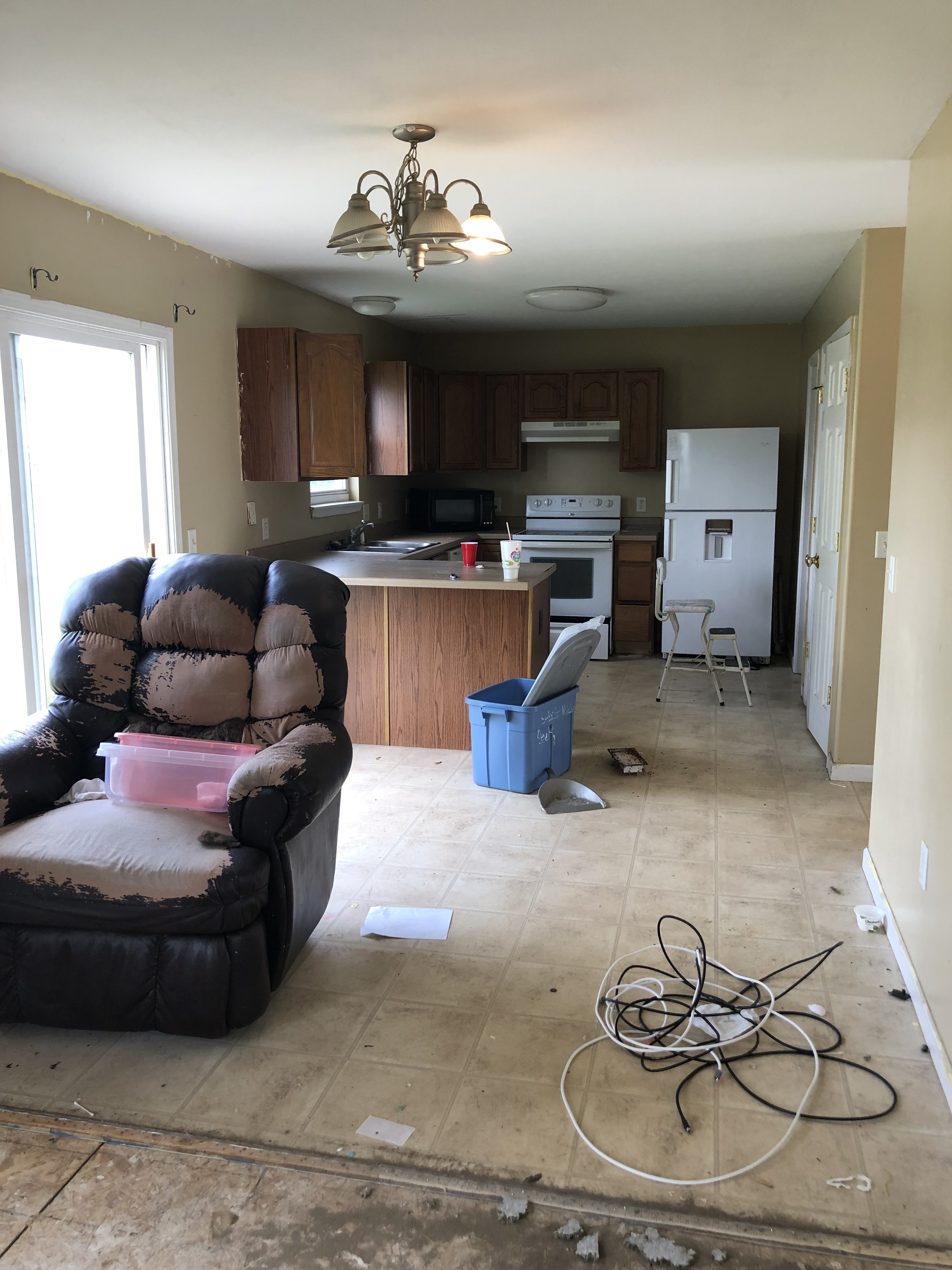 dining:kitchen before.jpg