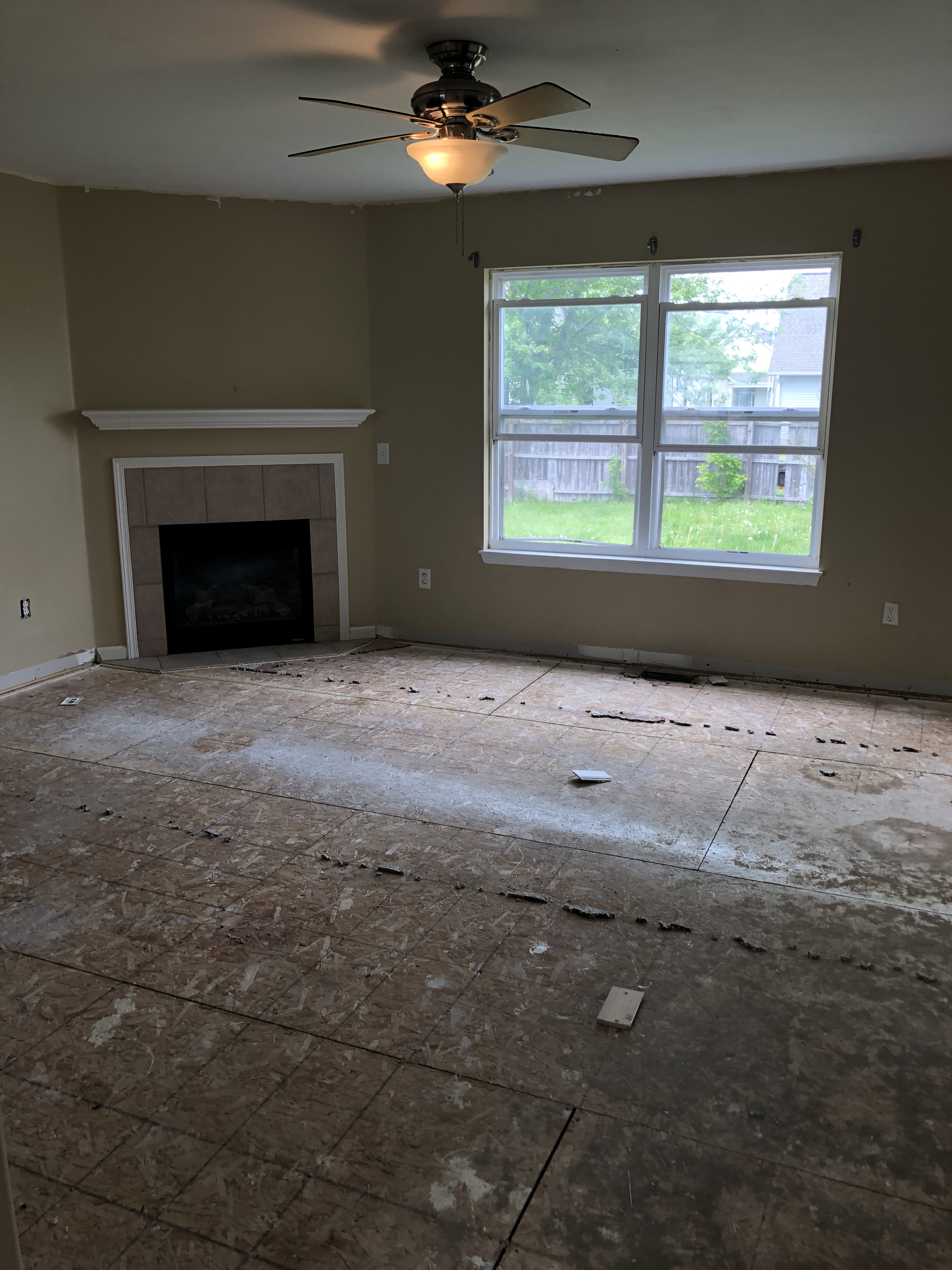family room before.jpg