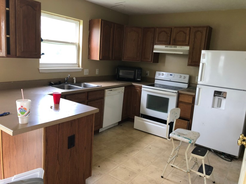 kitchen before.jpg
